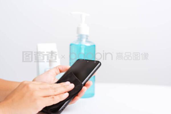 智能手機清潔與個人衛生 如何正確使用沖壓器、消毒劑和酒精噴霧